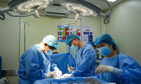 Bướu tuyến giáp tồn tại gần 30 năm, bất ngờ phát hiện ung thư