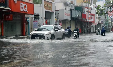 Mưa lớn mấy ngày liên tiếp gây nhiều thiệt hại tại các tỉnh miền Trung