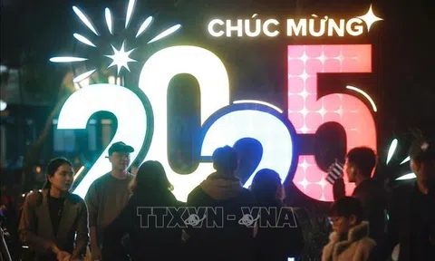 Cả nước hân hoan chào đón Năm mới 2025