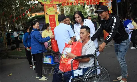 Các đối tượng bảo trợ xã hội, có hoàn cảnh khó khăn được chăm lo trong dịp Tết