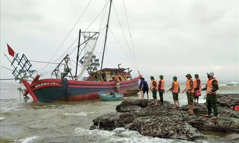 Biển động mạnh, mưa dông, lốc xoáy tại khu vực Nam Biển Đông