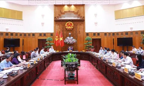 Thủ tướng: Tìm ra điểm đột phá cho công tác chăm sóc sức khoẻ nhân dân, phát triển nhân lực chất lượng cao và nhân tài công nghệ