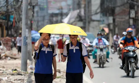Nắng nóng kéo dài từ Thanh Hóa đến Phú Yên, Nam Bộ mưa dông rải rác