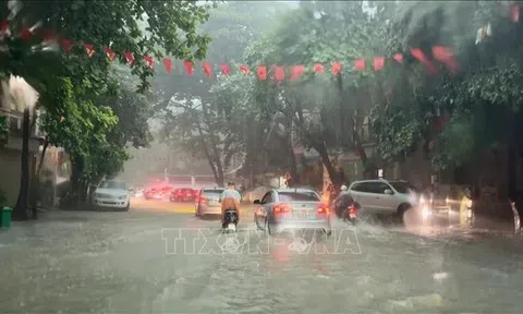 Đề phòng thời tiết nguy hiểm trên đất liền và biển