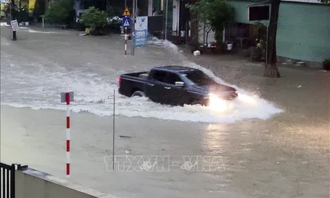 Bắc Bộ tiếp tục mưa lớn, nguy cơ lũ quét, ngập úng và dông lốc ở nhiều nơi