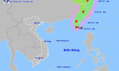 Biển Đông xuất hiện bão mạnh