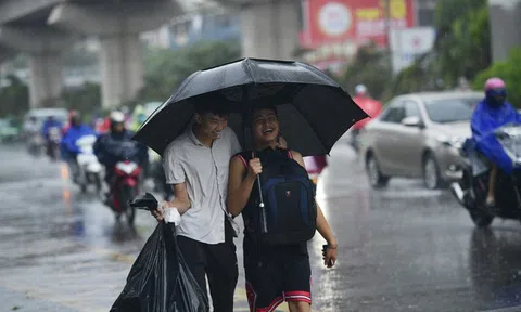 Mưa lớn cục bộ nhiều khu vực trên cả nước