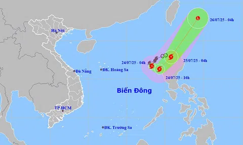 Bão số 4 giật cấp 11 trên khu vực Bắc Biển Đông