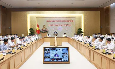 Thủ tướng: Phát triển nhanh ngành công nghiệp bán dẫn đúng hướng, bền vững, hiệu quả