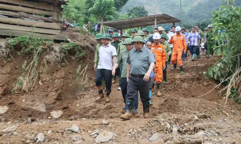 Thủ tướng: Chậm nhất tháng 9 phải bố trí đất, xây dựng lại nhà ở cho các hộ bị mất nhà do thiên tai