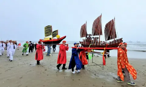 Lễ hội Cầu Ngư, tiếp sức cho ngư dân bám biển