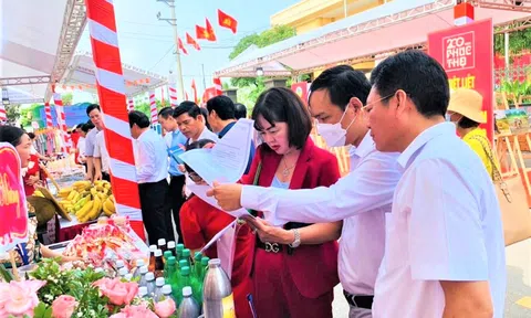 Hà Nội: Tưng bừng khai trương tuần hàng, tư vấn và bán sản phẩm OCOP năm 2022 tại huyện Phúc Thọ