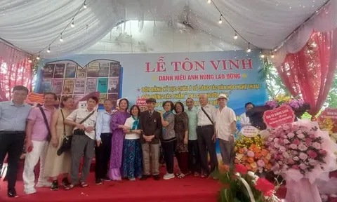 Lễ tôn vinh danh hiệu Anh hùng lao động" Nhà văn, Nhà báo Minh Chuyên