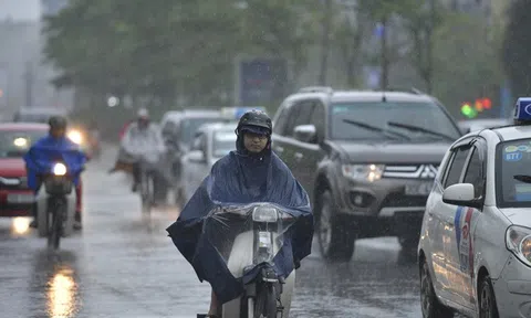 Bắc Bộ, Trung Bộ và Nam Bộ mưa lớn, vùng áp thấp trên Biển Đông có khả năng mạnh lên