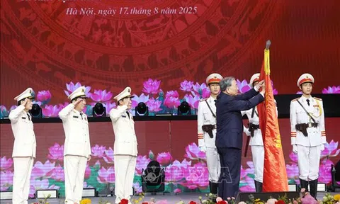Tổng Bí thư Tô Lâm trao Huân chương Sao vàng lần thứ 5 tặng lực lượng Công an nhân dân