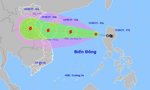 Mưa dông diện rộng ở Bắc Bộ, áp thấp nhiệt đới đi vào Biển Đông