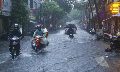 Mưa dông diện rộng nhiều khu vực, cảnh báo lũ quét và ngập úng cục bộ