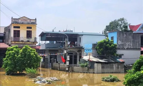 Ngày 12/10, lũ trên sông Cầu, sông Thương tiếp tục xuống chậm