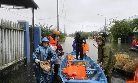 Ngày 30/10, không khí lạnh tràn xuống, Bắc Bộ chuyển lạnh, Trung Bộ mưa rất to