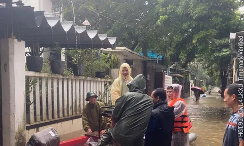 Các nhà mạng duy trì thông tin thông suốt, ứng phó khẩn cấp với mưa lũ miền Trung