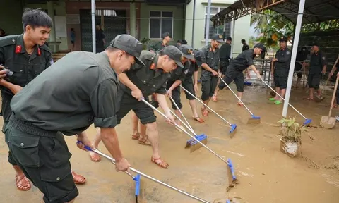 Thủ tướng chủ đạo tập trung khắc phục hậu quả, khôi phục sản xuất kinh doanh, ổn định đời sống Nhân dân sau mưa lũ