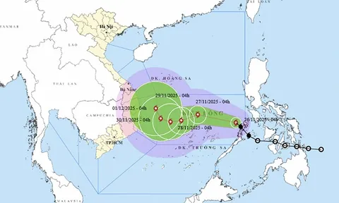Ngày 26/11, bão tăng cấp trên Biển Đông, sóng biển dâng cao