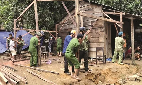 Thủ tướng yêu cầu hằng tuần báo cáo tiến độ xây dựng, sửa chữa nhà cho Nhân dân sau bão, lũ