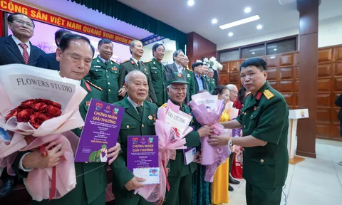 Tổng kết và trao giải thưởng cuộc vận động viết và sưu tầm kỷ vật “Tình yêu trong chiến tranh”