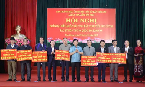 Trao tặng 17 bộ máy tính chung tay thúc đẩy chuyển đổi só tại xã Lâm Thao (Bắc Ninh)