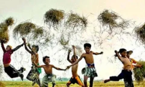 Hương rơm đất mẹ