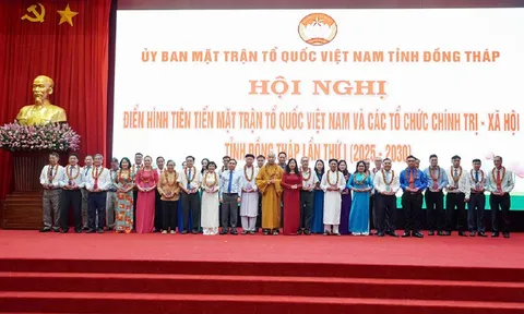 Nhà báo Văn Công Hùng được biểu dương gương điển hình tiên tiến