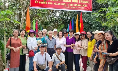 Nhóm từ thiện Thiện Lành hỗ trợ người dân xã An Hữu, tỉnh Đồng Tháp