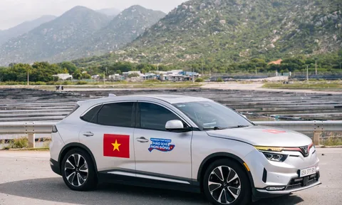 Đầu năm rinh VinFast VF 8 nhận ưu đãi 10%, cơ hội trúng thêm xe máy