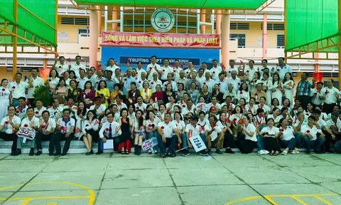 30 năm “Ngày trở về” trường xưa: Đong đầy yêu thương và nghĩa tình