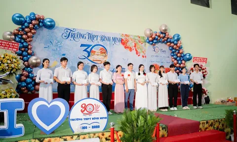 30 năm cựu học trò Bình Minh họp mặt: Kỷ niệm đáng nhớ qua những bức ảnh…