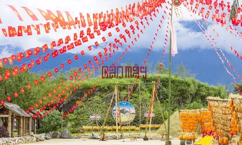 Lên Sa Pa dịp 2/9, tham dự lễ hội thổ cẩm lần đầu tiên tại Fansipan