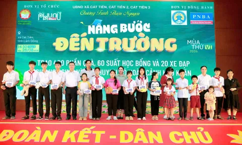 Tạp chí Phụ nữ Mới với chương trình “Nâng bước đến trường”