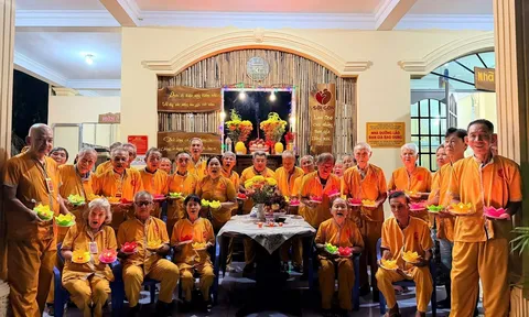 Sài Gòn Bao Dung và một định nghĩa khác về gia đình: Lo cho người già từ bữa cơm đến ngày giỗ