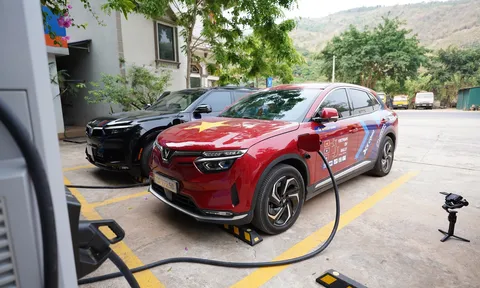 Chủ xe VinFast nạp điện thuận tiện tại 150.000 cổng sạc, miễn phí tới 2029