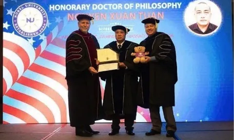 Nhà văn, nhà nghiên cứu Nguyễn Xuân Tuấn được Đại học Nobel (Hoa Kỳ) tặng bằng Tiến sĩ danh dự