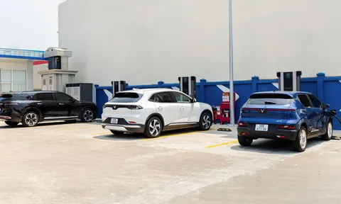 Sạc tiện hơn đổ xăng, tiết kiệm cả chục triệu đồng: Lý do nhiều chủ xe VinFast không muốn quay lại xe xăng