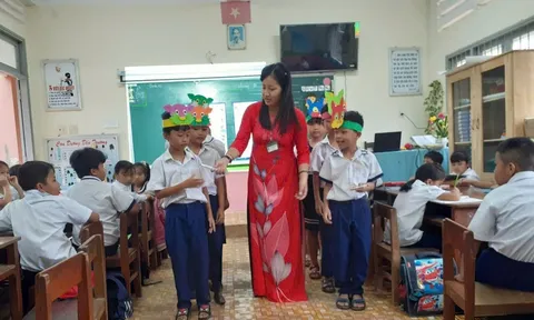 Ươm mầm lý tưởng dưới mái trường số: Khi lời Bác sáng soi từng trang sách 4.0