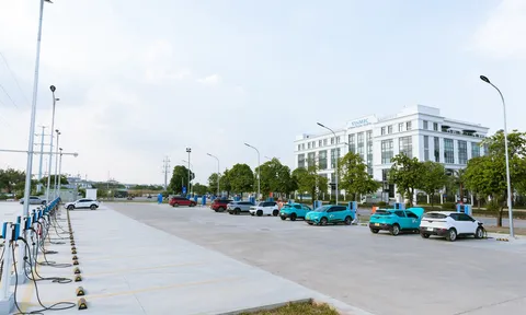Mục sở thị trạm sạc ô tô điện lớn nhất Việt Nam tại Hà Nội