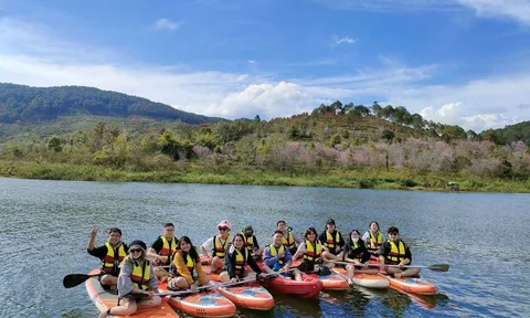 Trải nghiệm tour chèo SUP hồ Tuyền Lâm trong hành trình khám phá Đà Lạt