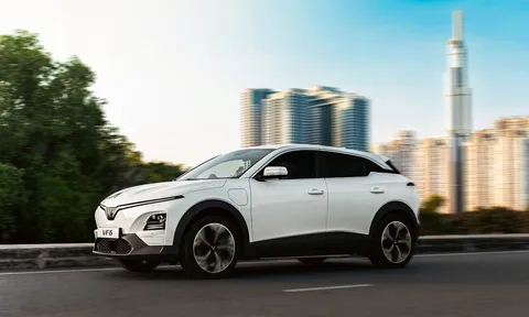 Chủ xe VinFast VF 6: Đi làm giờ cao điểm vẫn nhàn chân phanh
