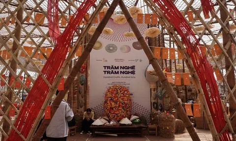 Khi làng nghề truyền thống bước vào trung tâm thương mại