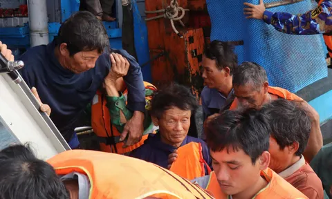 Đảo Đá Tây: Kịp thời cứu được 33 thuyền viên gặp nạn do gặp giông lớn bất ngờ
