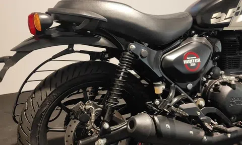 Ra mắt ‘huyền thoại côn tay’ Anh Quốc ra mắt với giá cực rẻ, trang bị vượt xa Yamaha Exciter 155 VVA