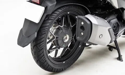 Tin xe 25/8: ‘Cơn ác mộng của Honda Air Blade’ ra mắt với thiết kế ăn đứt Vario, giá 55 triệu đồng