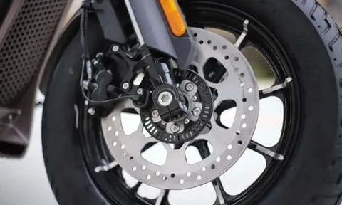 Tin xe 1/9: Ra mắt ‘vua côn tay’ mới giá 58 triệu đồng, ‘đè bẹp’ Yamaha Exciter và Honda Winner X